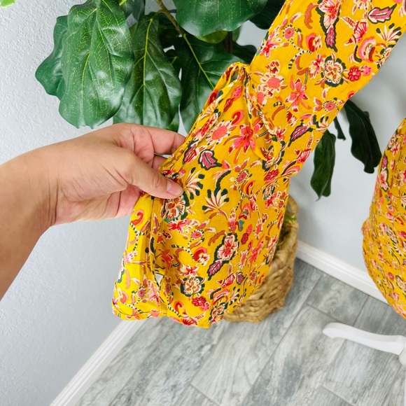 LOVE CHESLEY FLORAL MUSTARD YELLOW PAISLEY OFF SHOULDER SMOCKED LOOSE FIT DRESS - Picture 2 of 4